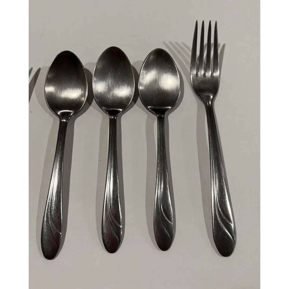 Lot of 8 Mixed Pieces Flatware Silverware Fork Spoon Stainless Unbranded